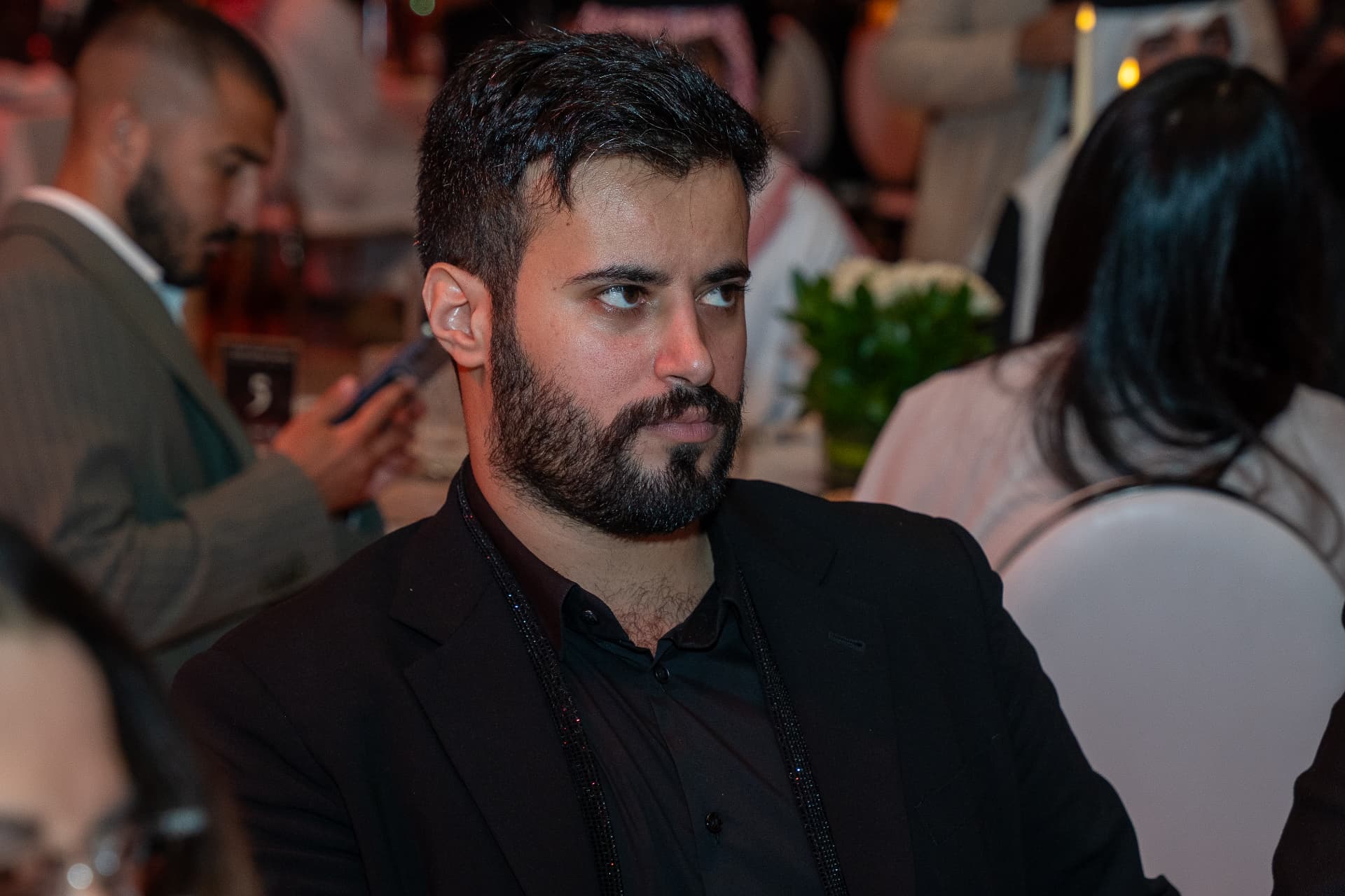 ضيف في مناسبة